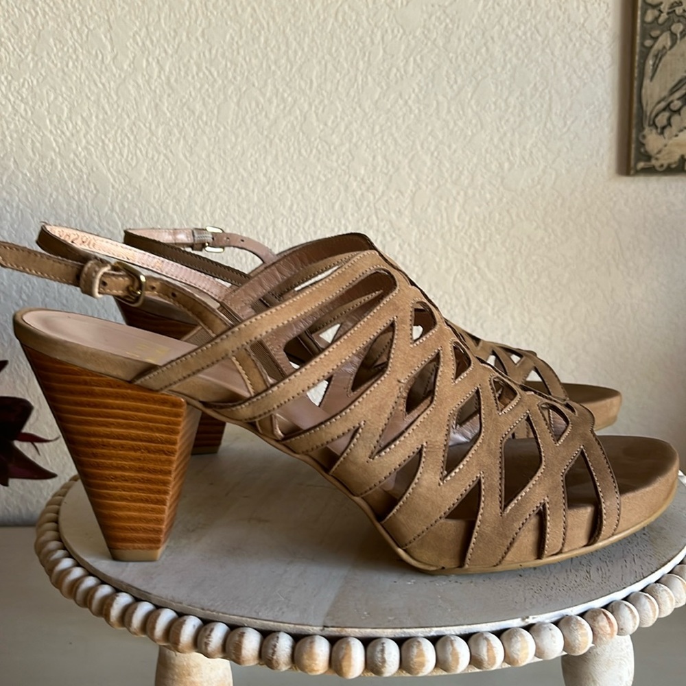 Stuart Weitzman made in Spain leather heel tan EUC Size 10